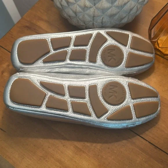 Michael Kors Silver Fulton Flat - Picture 4 of 6